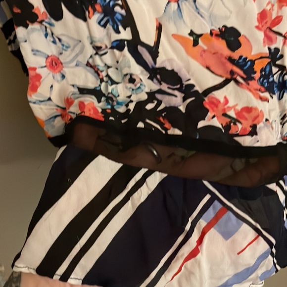 100% Silk Parker blouse - Picture 5 of 5